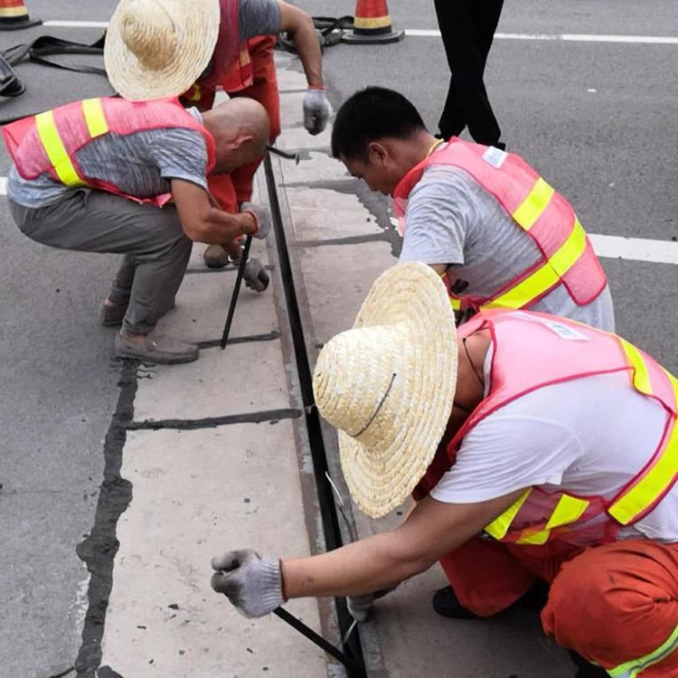 c型公路桥梁伸缩缝更换安装   桥面伸缩缝安装  延安板牙桥梁伸缩缝更换  金达