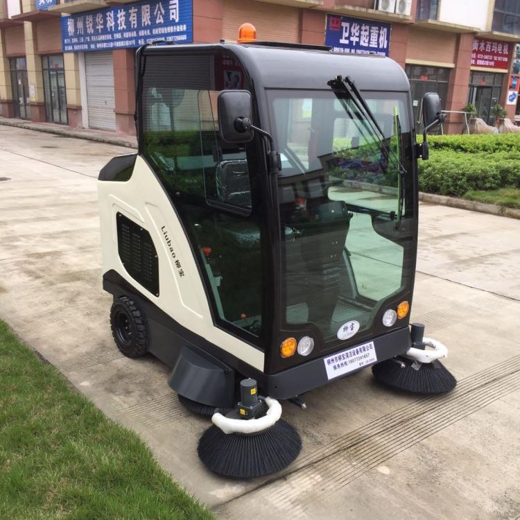 广州工业清扫车柳宝LB-2000驾驶式扫地车广东市政环卫扫路车全自动扫地机