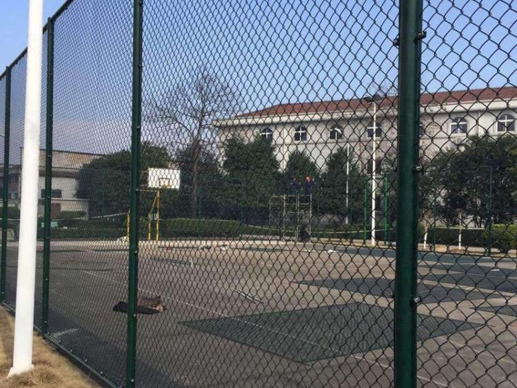 安平祥拓操场隔离防护网框架式羽毛球防护围栏厂家直销