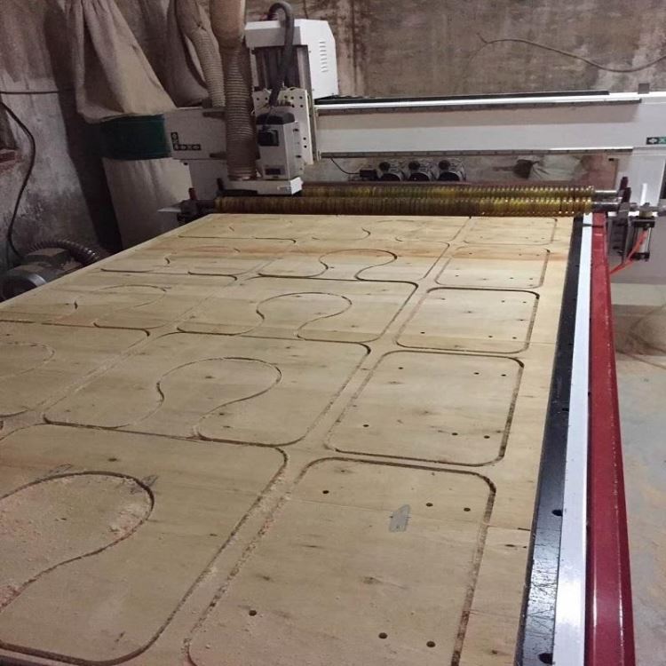 沙发层板下料机 1325木工雕刻机 多层板数控开料机 多层板异型切割机厂家直销