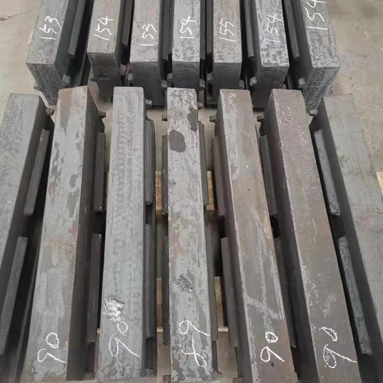 高铬合金板锤 反击式破碎机耐磨配件 高耐磨护板 耐磨板