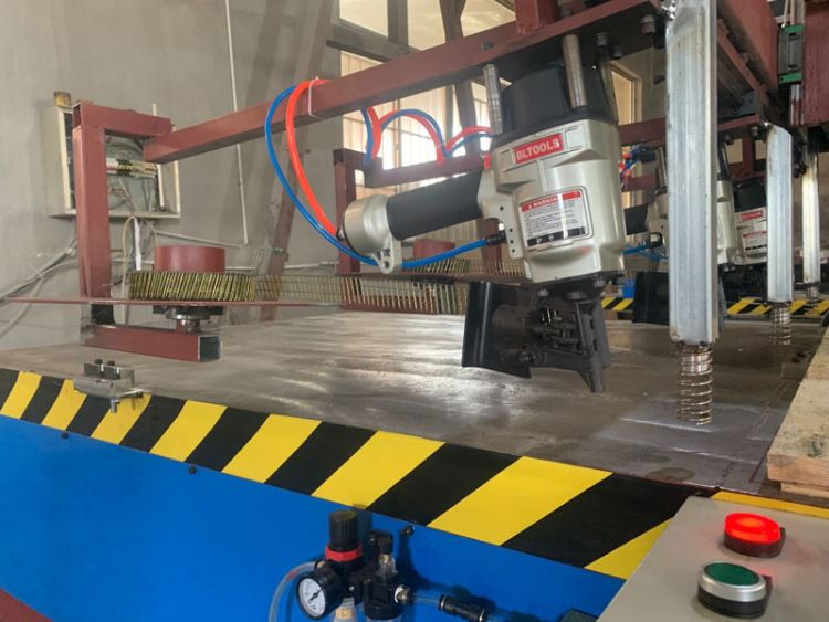 包装箱托盘脚墩打钉机 木托盘打钉机 数控打钉机 木托盘打钉机价格 自动木托盘打钉系统 硕展木工机械_木托盘_工业托盘_搬运存储包装_供应_工品联盟网