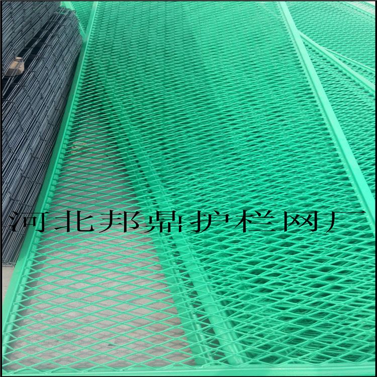 邦鼎高速公路护栏网高铁隔离栅 绿色护栏网 铁路护栏网 护栏网厂家