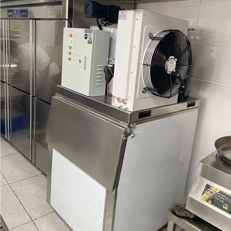 鳞片状制冰机 200/300/500公斤海鲜超市火锅店 大型制冰机