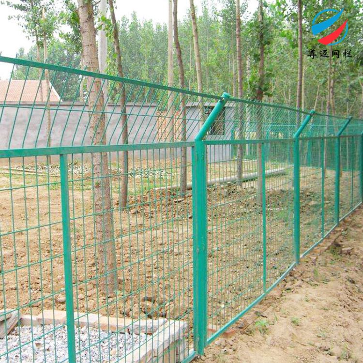 尊迈框架护栏网 养殖框架隔离栅 草绿色圈地钢丝护栏网厂家 框架护栏网