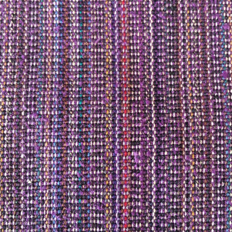 辽宁传统柞丝产品色织真丝绸z7z8，经纬均采用色织柞蚕丝，采用传统工艺织造而成，适合做时装装饰灯用途你，批量少，色号多。