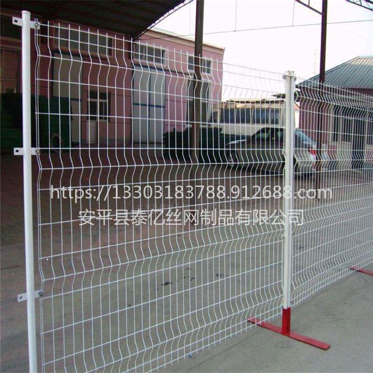 泰亿供应铁丝网 镀锌色防护网 绿色边框网 厂家直销双边丝护栏隔离栅