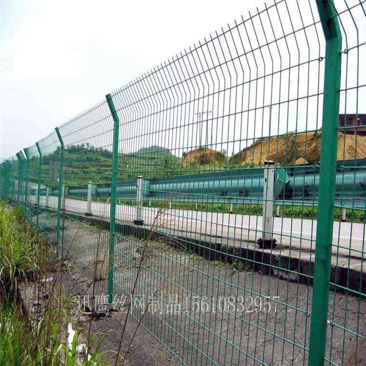 高速公路护栏网  包塑护栏网   框架双边护栏网  迅鹰护栏网厂家