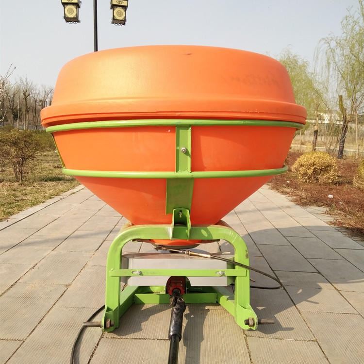 施肥机厂家直销 颗粒化肥撒肥机 轴传动带撒肥机 志成机械750公斤