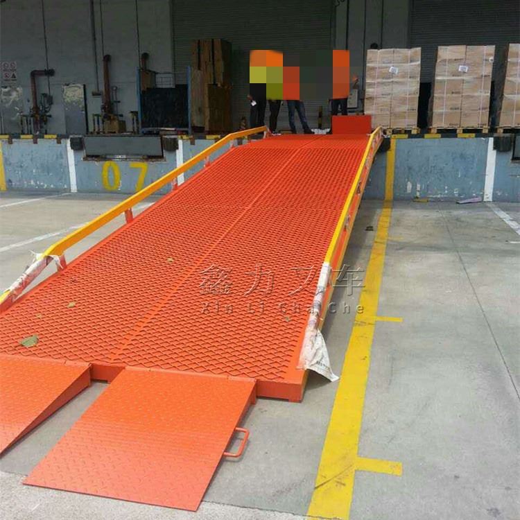 厂家供应XSDCQ移动式登车桥9米装卸平台仓库货柜坡台鑫升现货